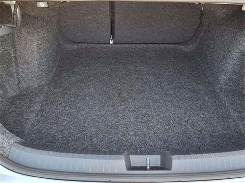 Used 2025 Volkswagen Jetta SE image 9