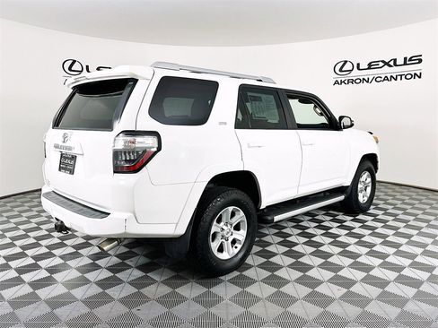 Used 2018 Toyota 4Runner SR5 Premium image 11