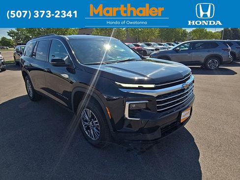 Used 2025 Chevrolet Traverse LT image 7