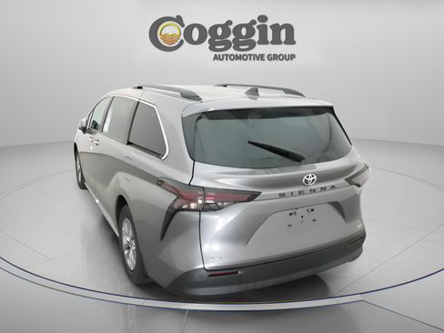 New 2026 Toyota Sienna XLE FWD image 11