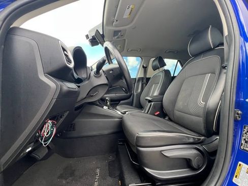 Used 2023 Hyundai Venue Limited w/ Cargo Package FWD image 18