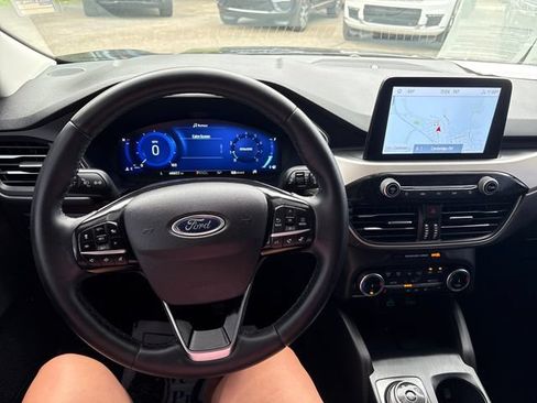 Used 2022 Ford Escape SEL w/ Technology Package AWD/4WD image 10