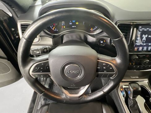 Used 2022 Jeep Grand Cherokee Laredo X image 11