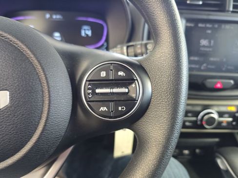 Certified 2025 Kia Soul LX image 18