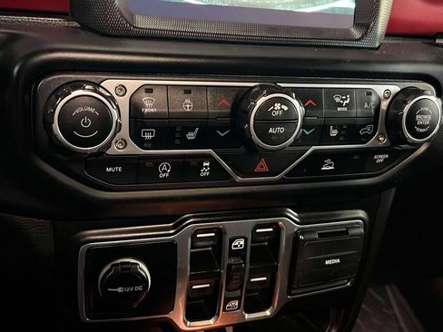 Used 2023 Jeep Wrangler Unlimited Rubicon w/ LED Lighting Group AWD/4WD image 28
