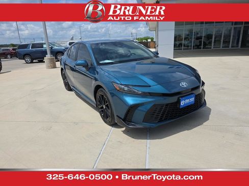 Used 2025 Toyota Camry SE w/ Convenience Package AWD/4WD image 1