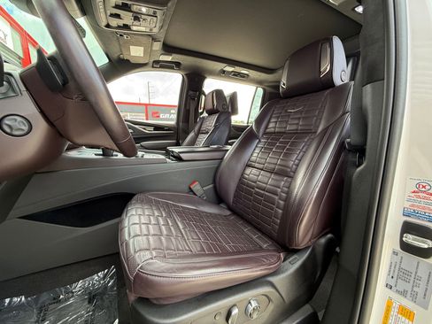 Used 2022 Cadillac Escalade ESV Sport Platinum image 14