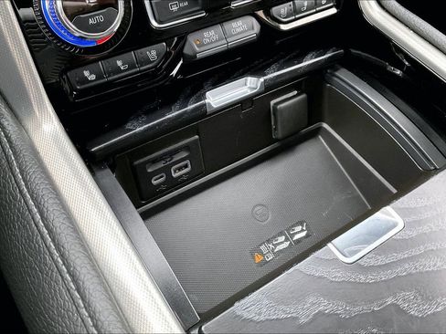 Used 2021 GMC Yukon Denali w/ Denali Ultimate Package image 16