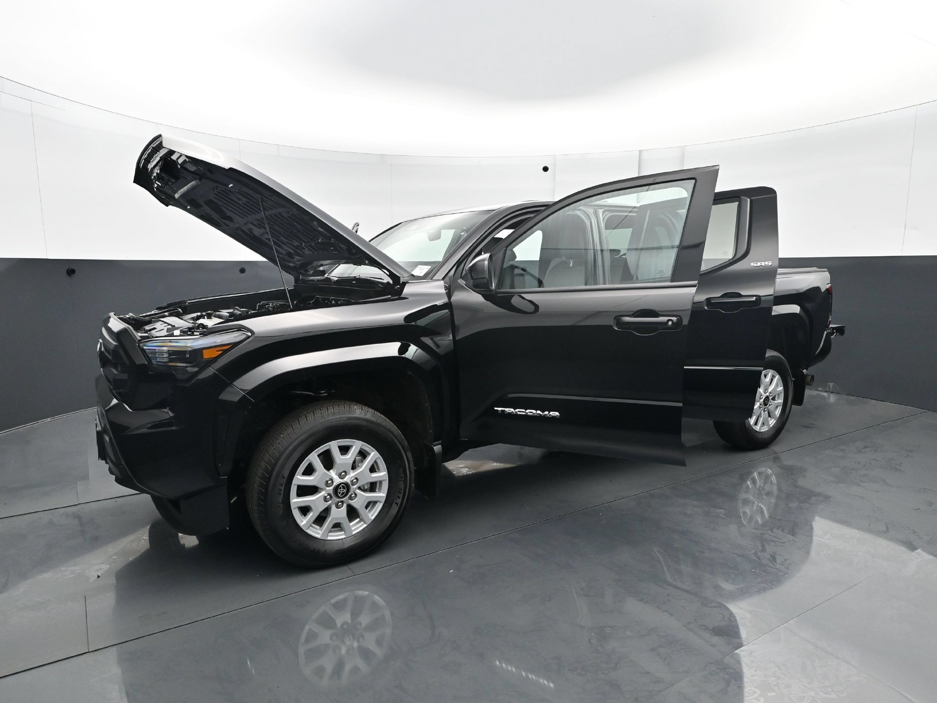 Used 2025 Toyota Tacoma SR5 AWD/4WD image 29