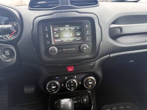 Used 2015 Jeep Renegade Latitude w/ Popular Equipment Group AWD/4WD image 8