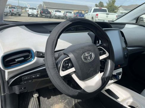 Used 2018 Toyota Prius Four w/ Advanced Technology Package image 11
