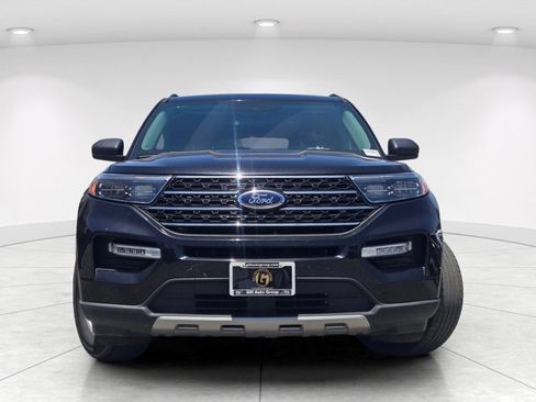 Used 2023 Ford Explorer XLT w/ Equipment Group 202A RWD image 2