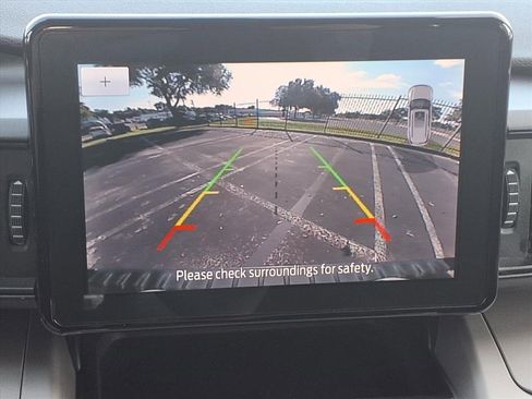 Used 2023 Ford Explorer XLT image 13