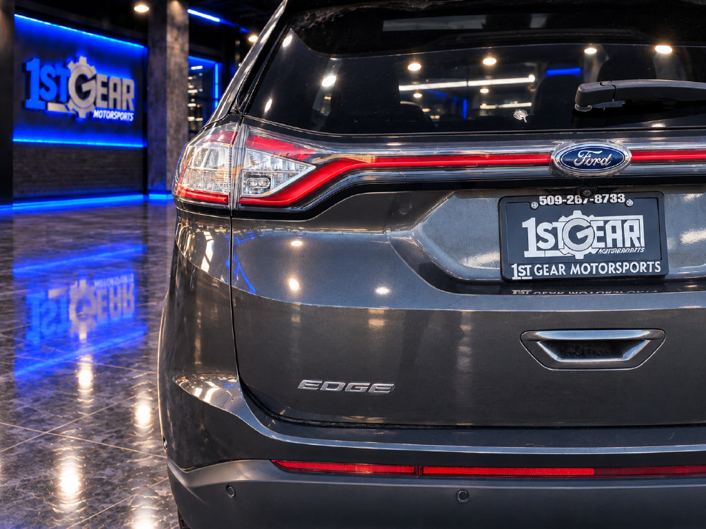 Used 2018 Ford Edge Titanium w/ Equipment Group 302A AWD/4WD image 13