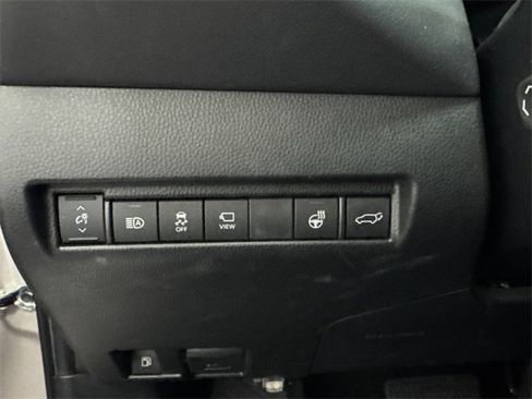 Used 2024 Toyota Venza Limited image 12