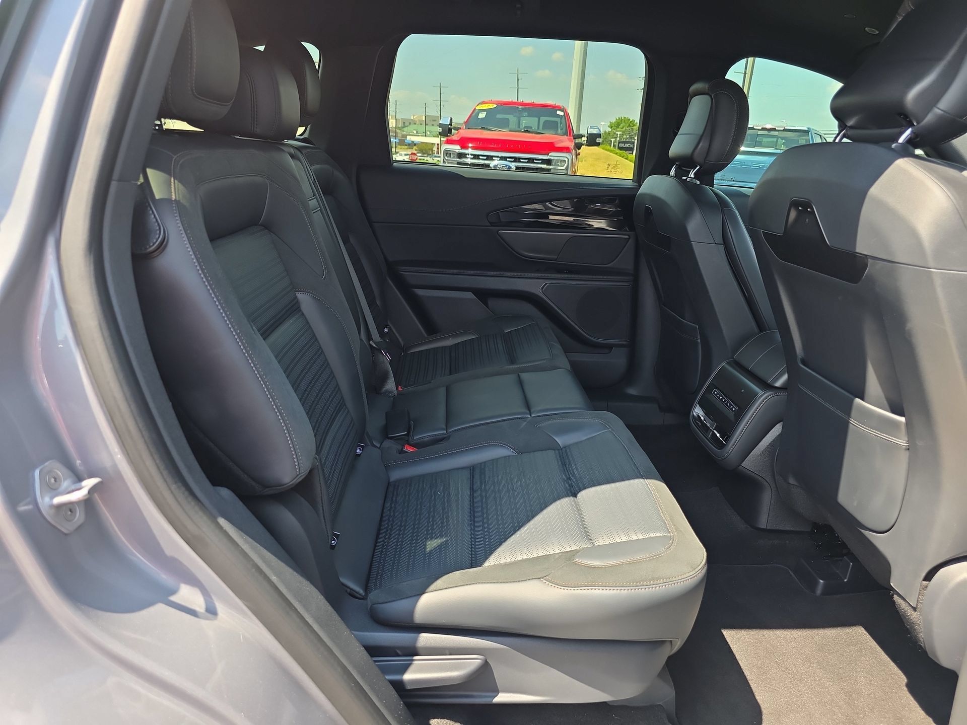 Used 2024 Lincoln Nautilus Reserve w/ Jet Appearance Package (87T) AWD/4WD image 14