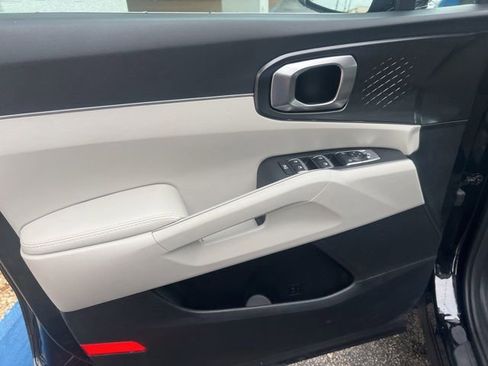 Used 2025 Kia Sorento S w/ Panoramic Sunroof Package FWD image 11