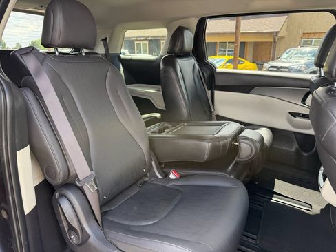 Used 2023 Kia Carnival LX FWD image 26