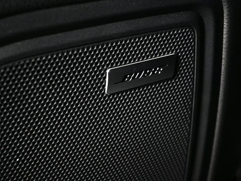 Certified 2025 Porsche Macan image 7