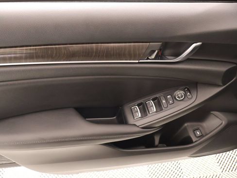 Used 2020 Honda Accord EX image 16