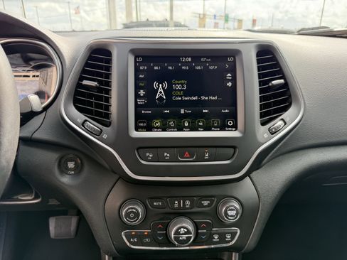 Used 2023 Jeep Cherokee Altitude Lux image 19