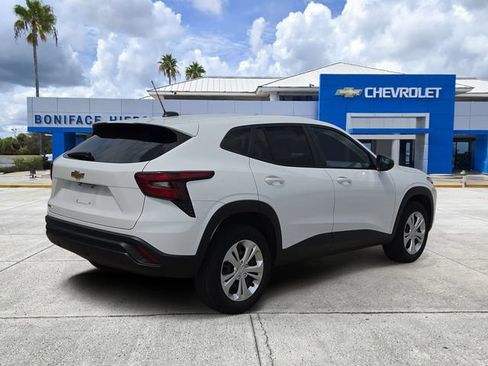 Used 2024 Chevrolet Trax LS FWD image 3