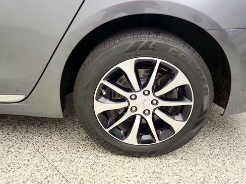 Used 2017 Acura TLX w/ Technology Package FWD image 9