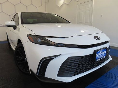 Used 2026 Toyota Camry SE w/ Convenience Package FWD image 2