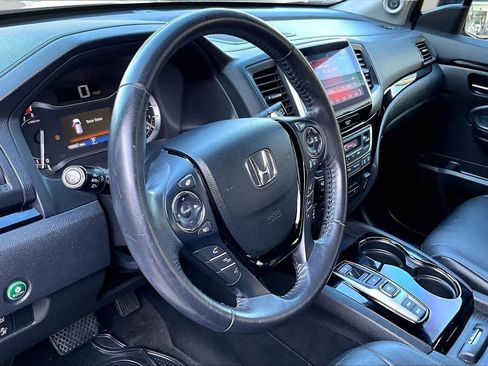 Used 2018 Honda Pilot Touring image 18
