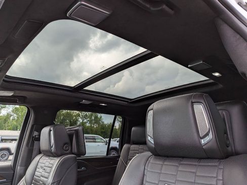 Used 2022 Cadillac Escalade ESV Sport Platinum AWD/4WD image 12