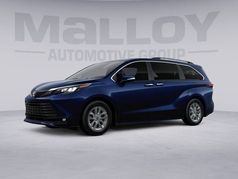 New 2026 Toyota Sienna XLE FWD image 2