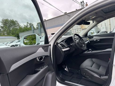 Used 2025 Volvo XC90 B5 Core image 21