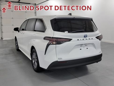 Used 2024 Toyota Sienna LE FWD image 6