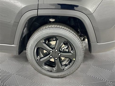 New 2025 Jeep Grand Cherokee Altitude image 16