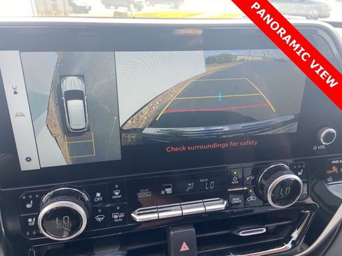 Used 2024 Toyota Highlander Limited image 5