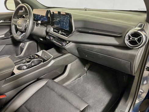 Used 2026 Chevrolet Equinox LT w/ Convenience Package II FWD image 27