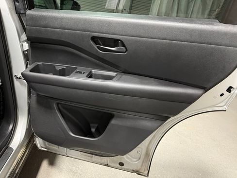 Used 2024 Nissan Pathfinder SV FWD image 12