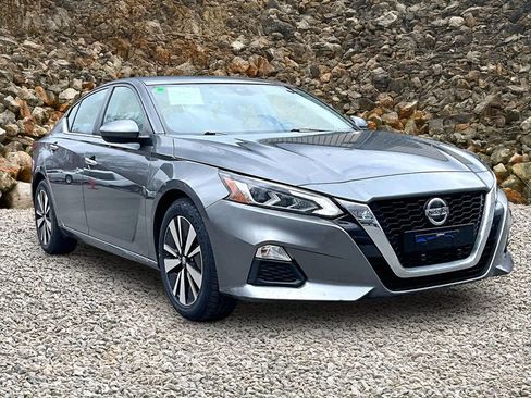 Used 2022 Nissan Altima 2.5 SV image 9