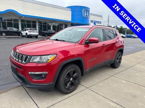 Used 2018 Jeep Compass Latitude w/ Popular Equipment Group AWD/4WD image 3