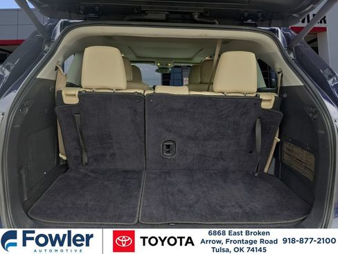 Used 2022 Toyota Highlander Platinum AWD/4WD image 28