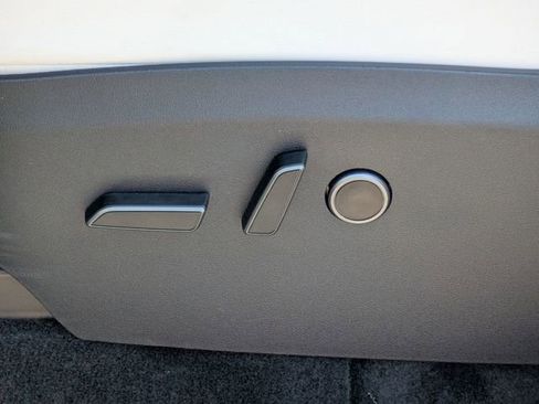 Used 2025 Tesla Model Y Long Range AWD/4WD image 14
