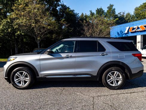 Used 2022 Ford Explorer XLT RWD image 3