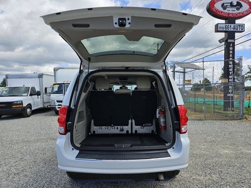 Used 2019 Dodge Grand Caravan SE w/ Power Convenience Group I FWD image 23