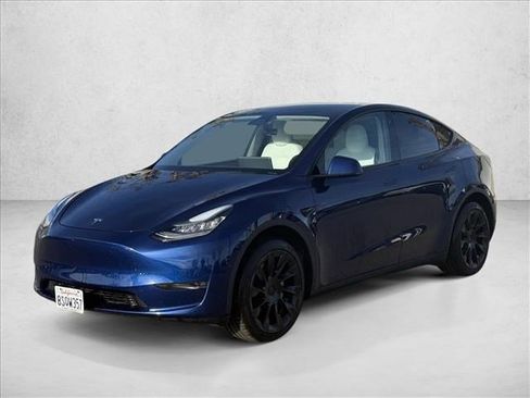 Used 2020 Tesla Model Y Long Range image 1