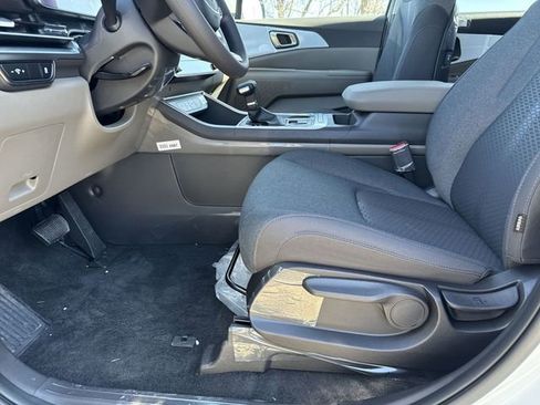 New 2026 Kia Carnival LX FWD image 20