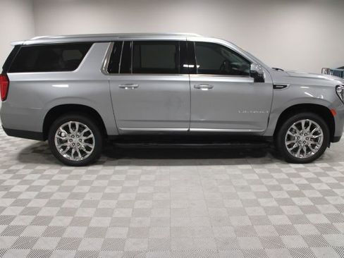 Used 2024 GMC Yukon XL Denali AWD/4WD image 12