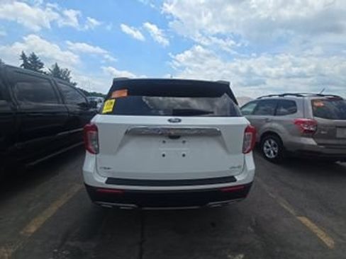 Used 2022 Ford Explorer XLT w/ Equipment Group 202A AWD/4WD image 5
