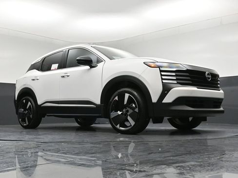 New 2026 Nissan Kicks SR w/ SR Premium Package AWD/4WD image 31