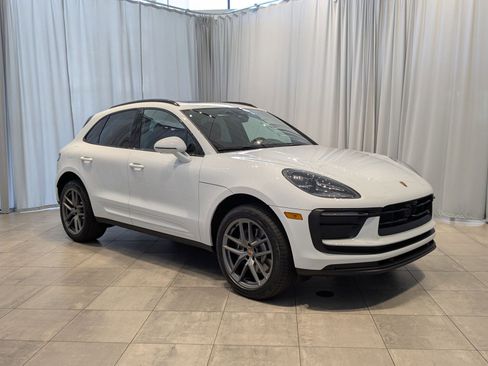 Certified 2025 Porsche Macan image 7