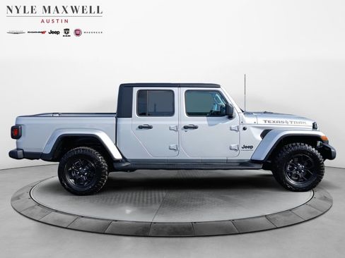 Used 2023 Jeep Gladiator Sport AWD/4WD image 17